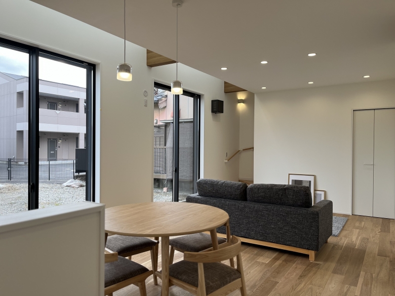 一色町治明新切E棟